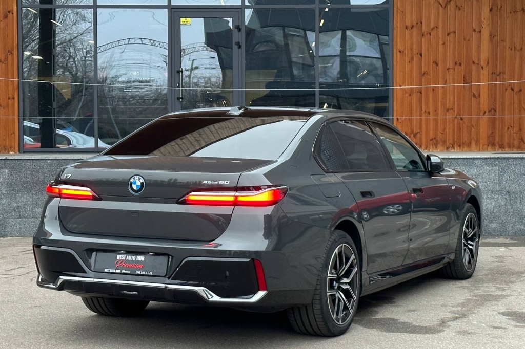 BMW i7 xDrive60 2023 фото 7