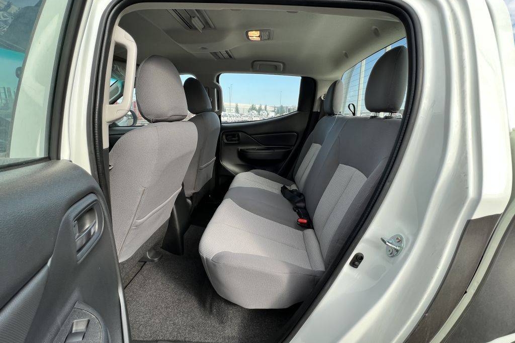 Mitsubishi L200 4x4 2.5D GLX Double Cab 2023 фото Mitsubishi L200 4x4 2.5D GLX Double Cab 2023 фото 12