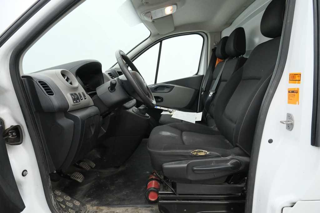 Renault Trafic 2015 photo 2