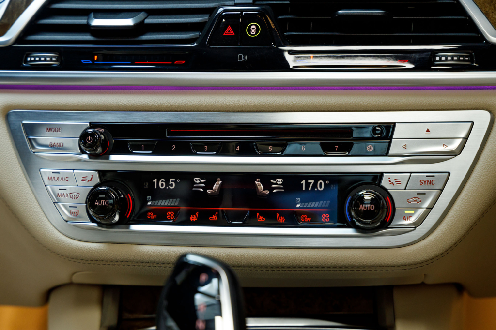 BMW 740 2016 photo 28