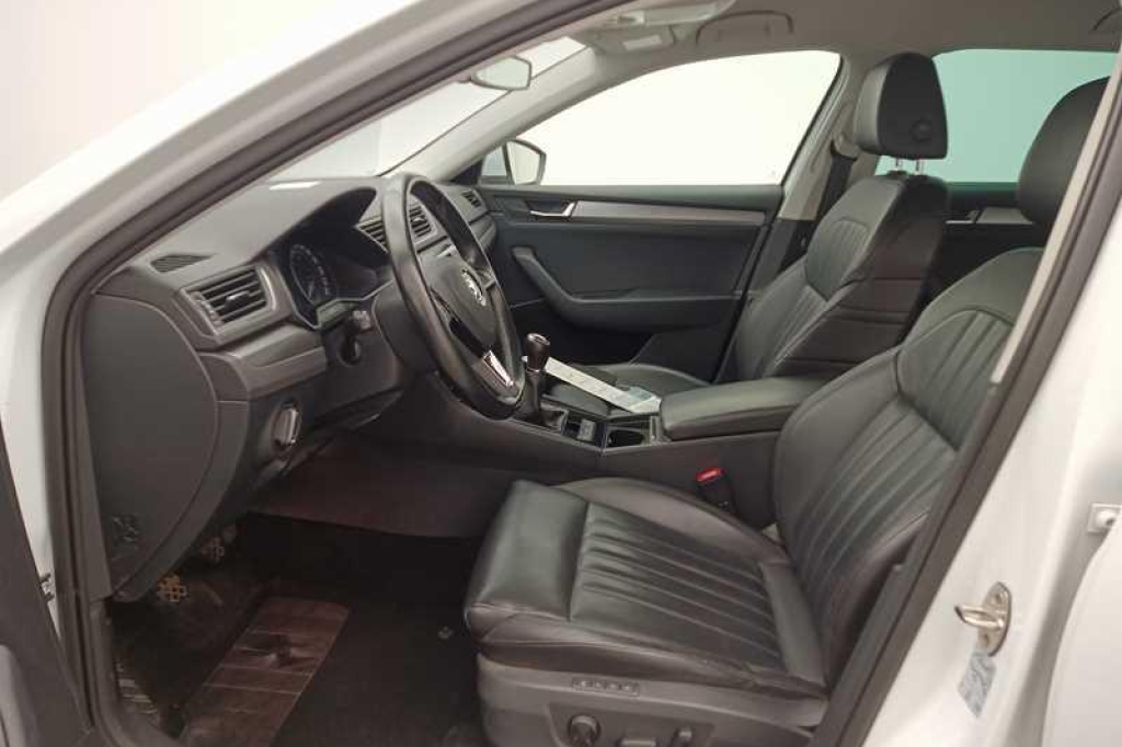 Skoda Superb Combi 2016 фото 5