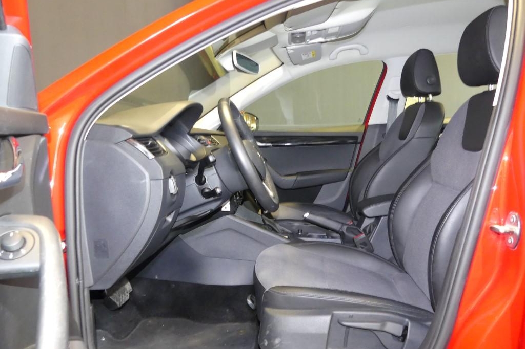 Skoda Octavia Combi 2019 фото 2