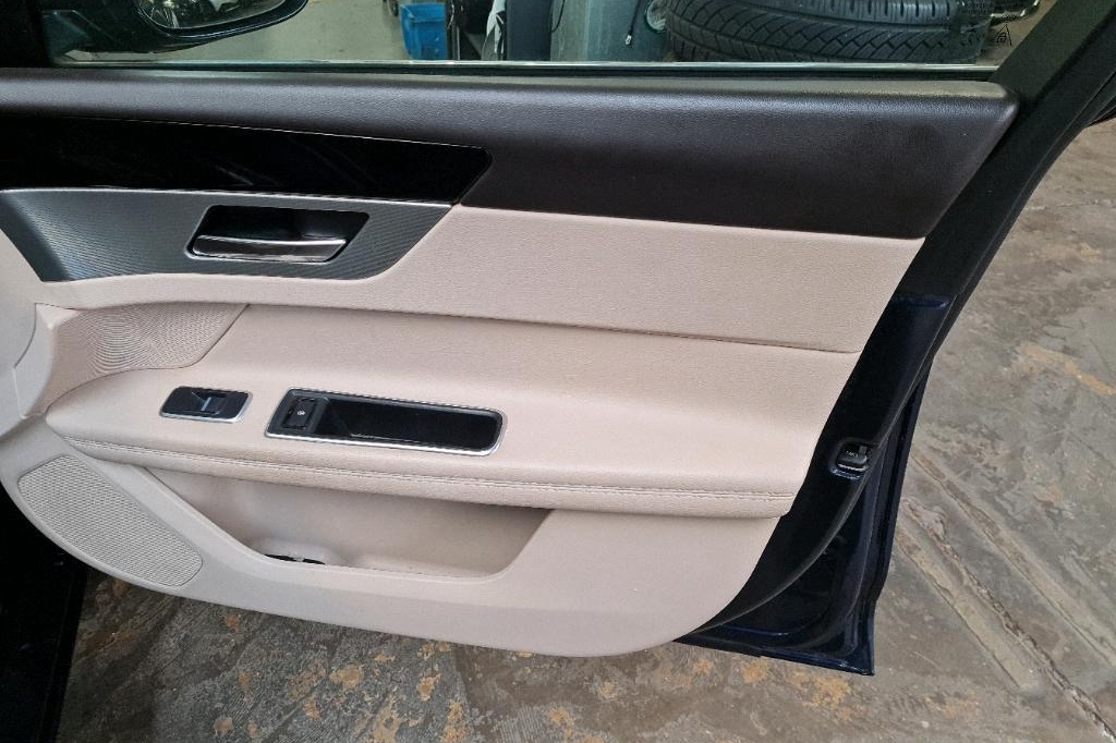 Jaguar XF Sportbrake 2018 photo 13