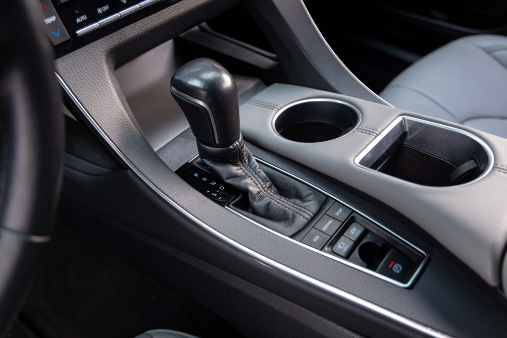 Toyota Avalon Hybrid 2020 photo 23