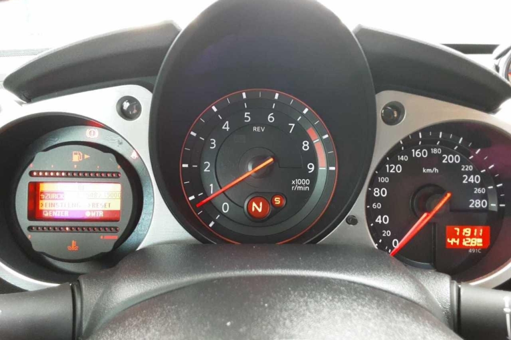 Nissan 370Z 2018 фото 7