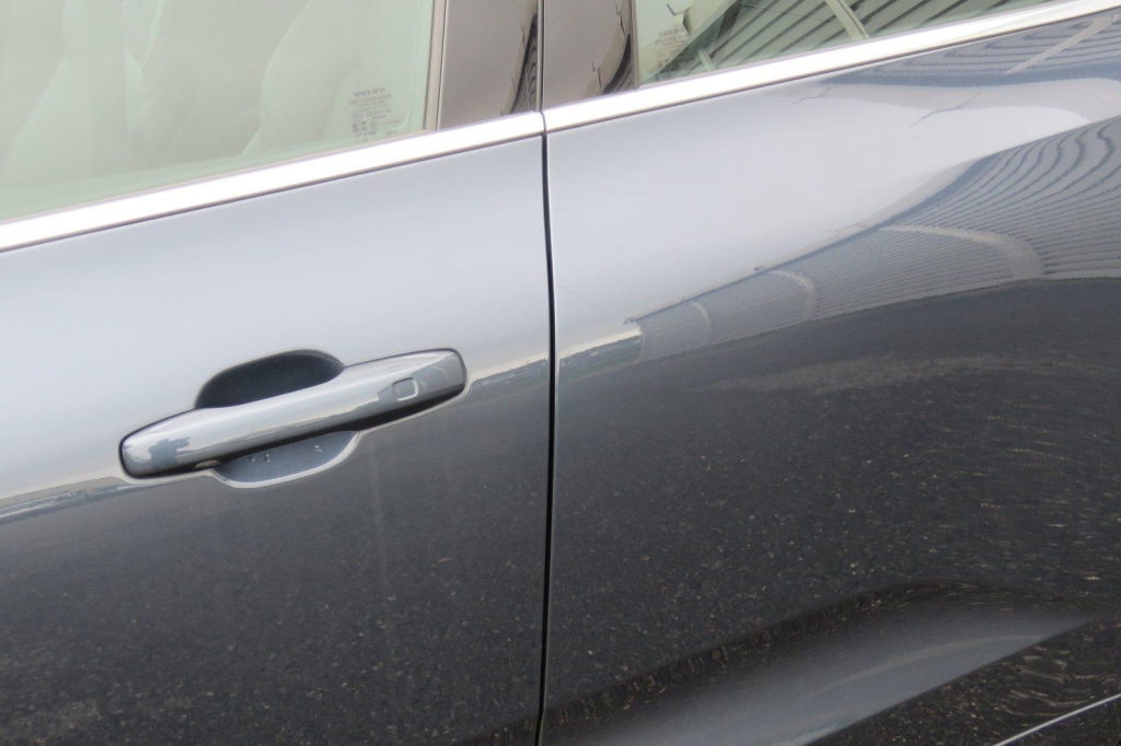 Volvo XC60 2020 фото 11