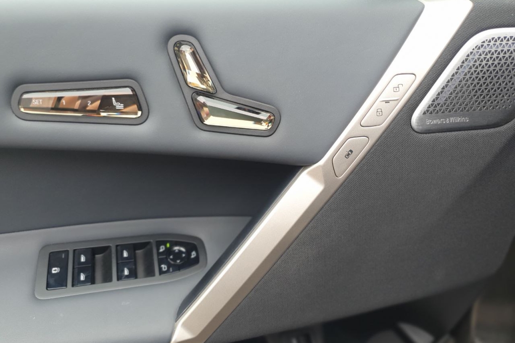 BMW iX M60 2022 фото 12