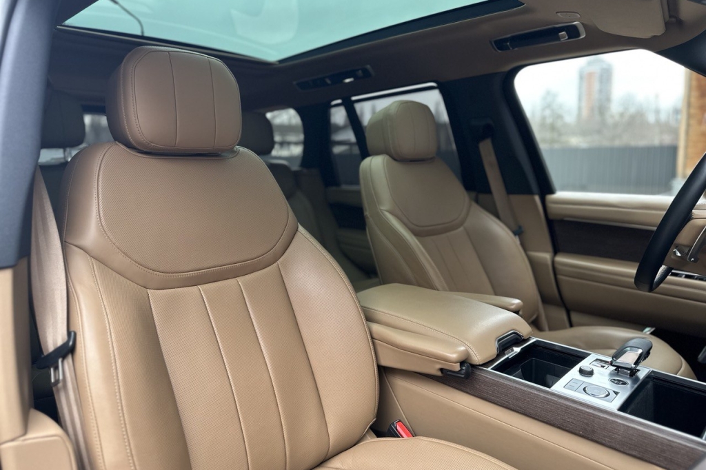 Land Rover Range Rover P440 AT 2022 photo 13
