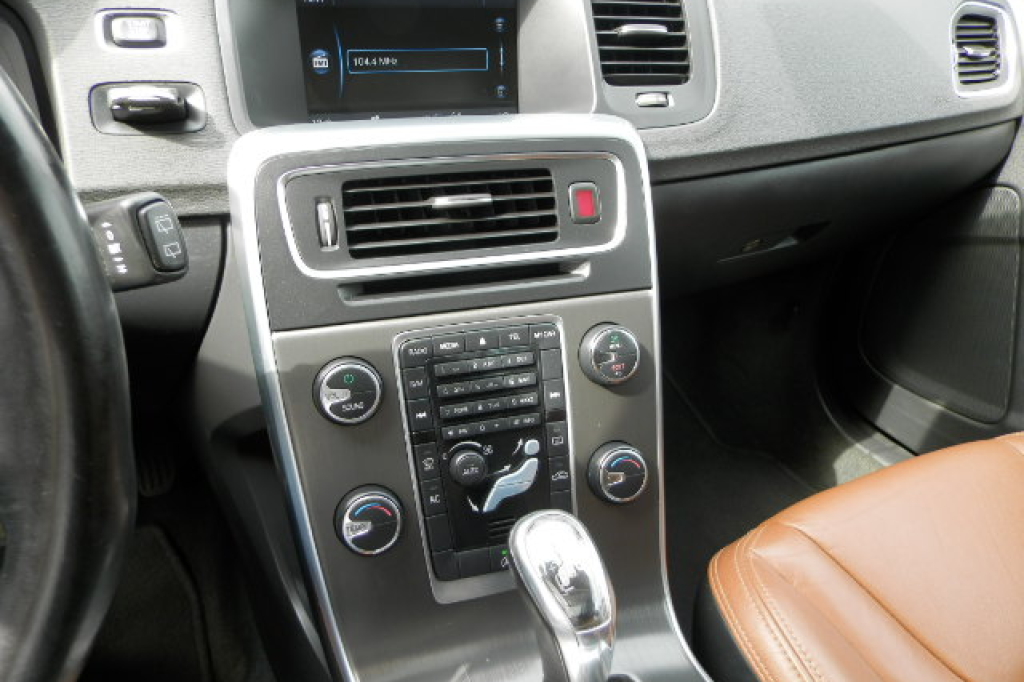 Volvo V60 2012 фото 27