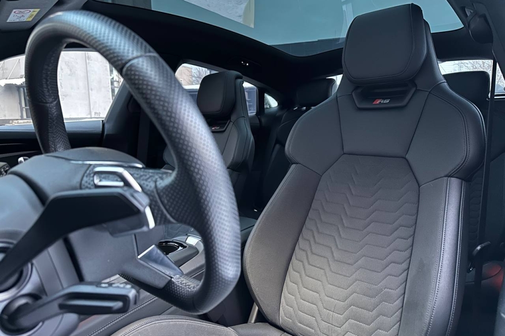 Audi RS e-tron GT 2021 photo 16