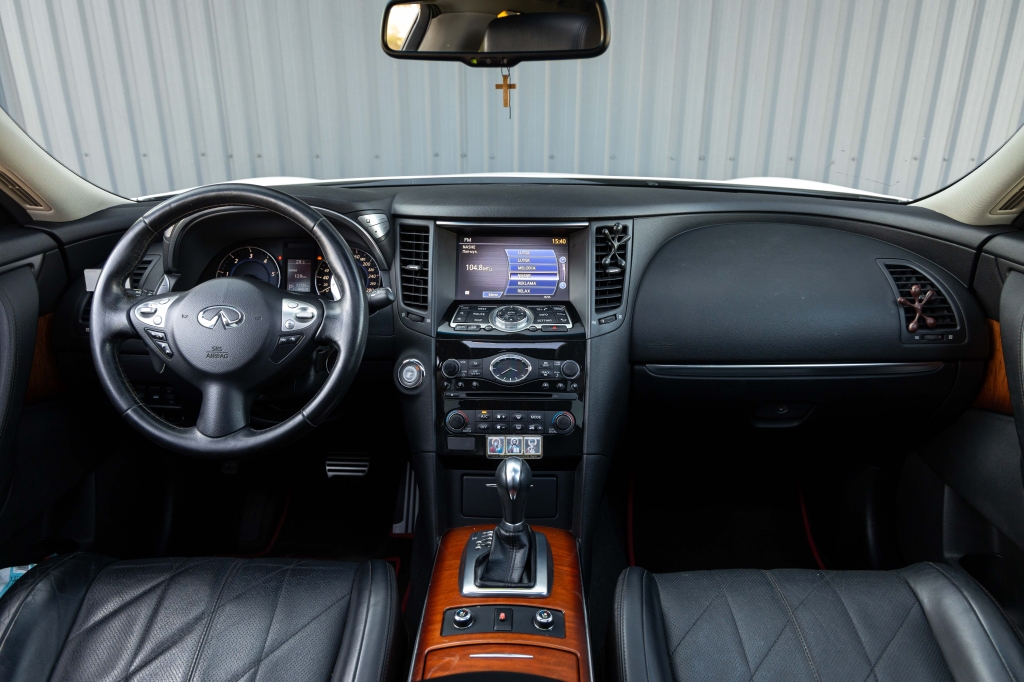 Infiniti QX70 2015 фото 27