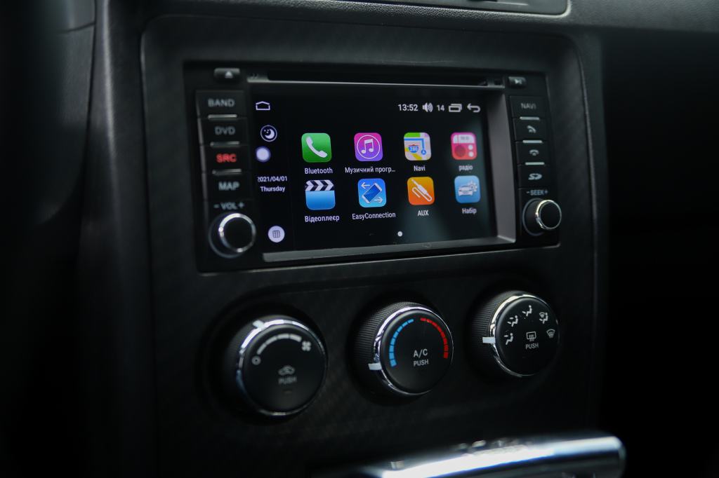 Dodge Challenger SE 2010 photo 41