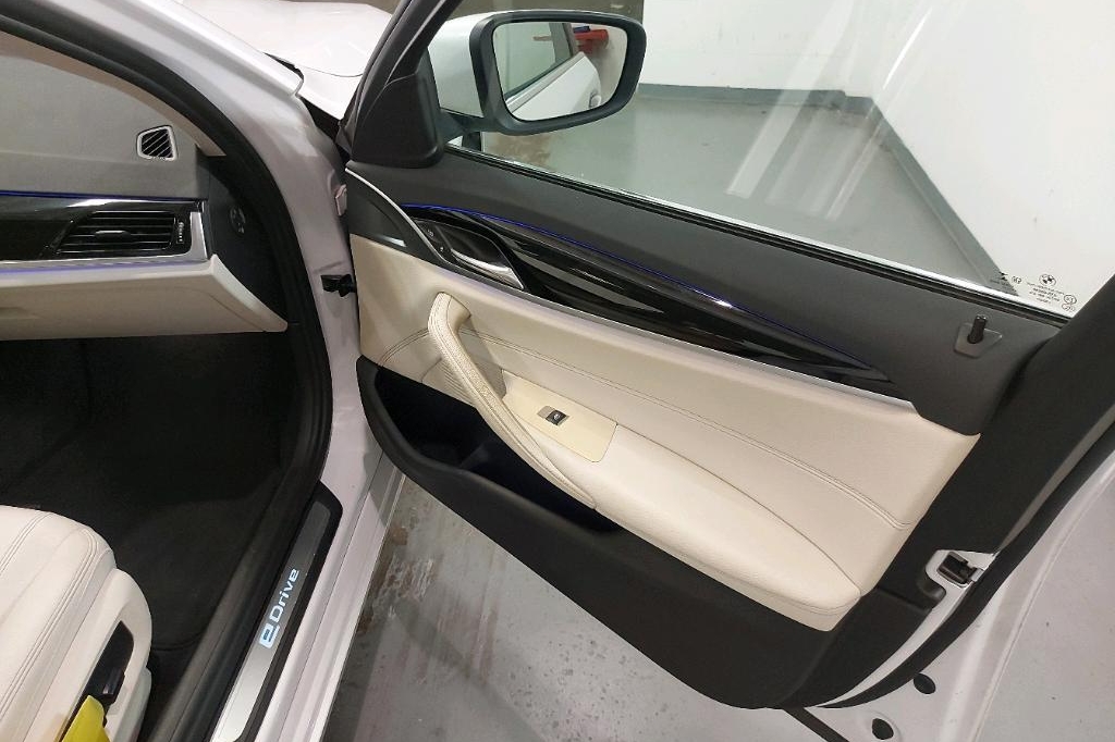 BMW 5 Series 2017 фото 18