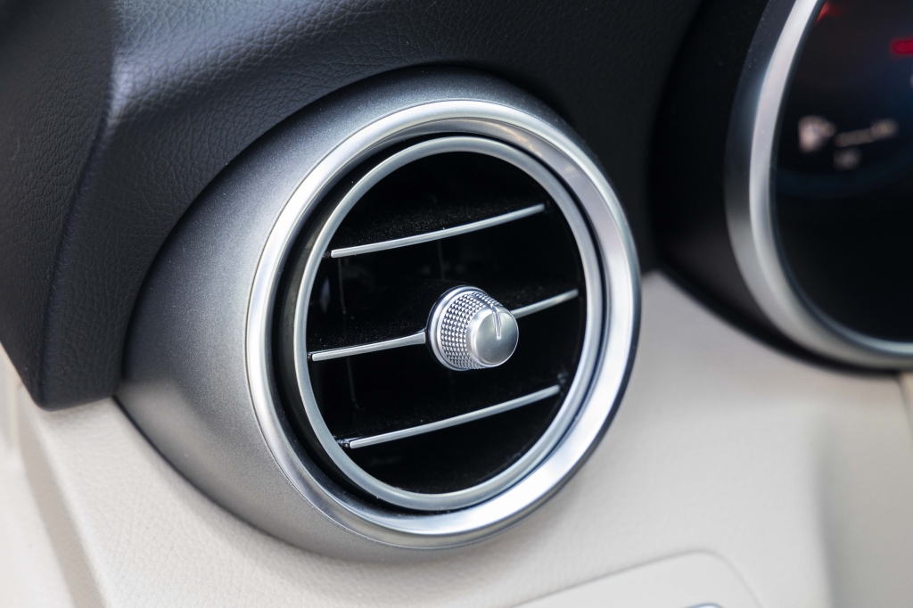 Mercedes-Benz C-Class C300 4Matic 2019 photo 39