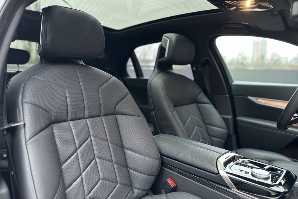 BMW i7 xDrive60 2023 фото 15
