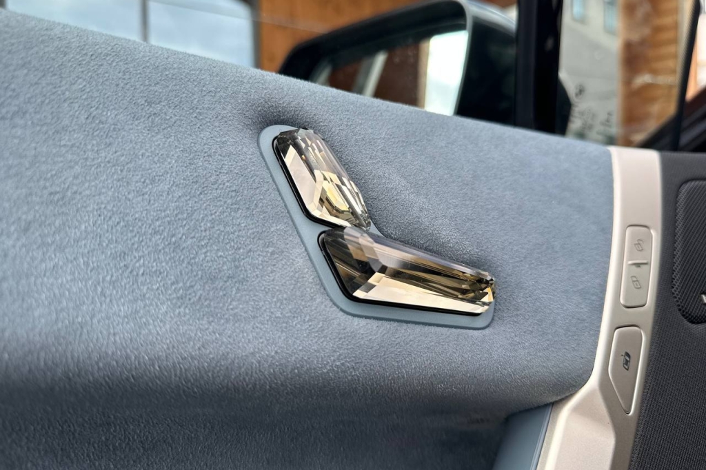 BMW iX 2021 фото 12