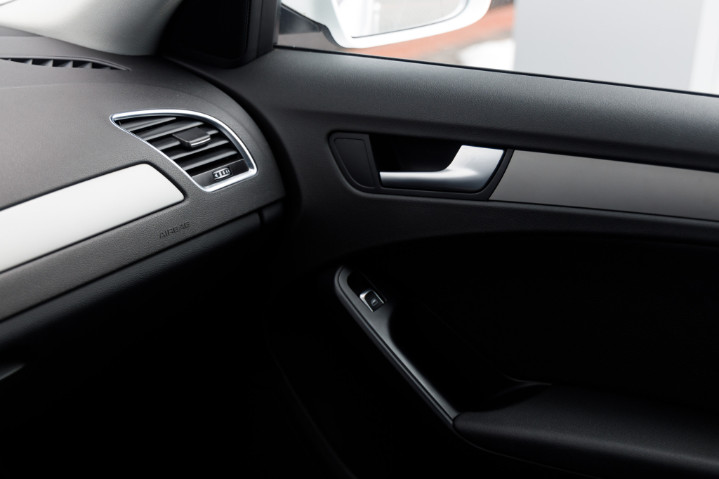 Audi A4 S Line photo 17