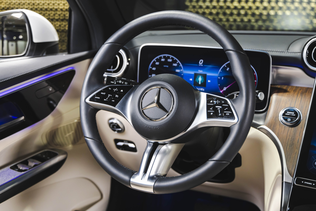 Mercedes-Benz GLC-Class 2023 photo 35
