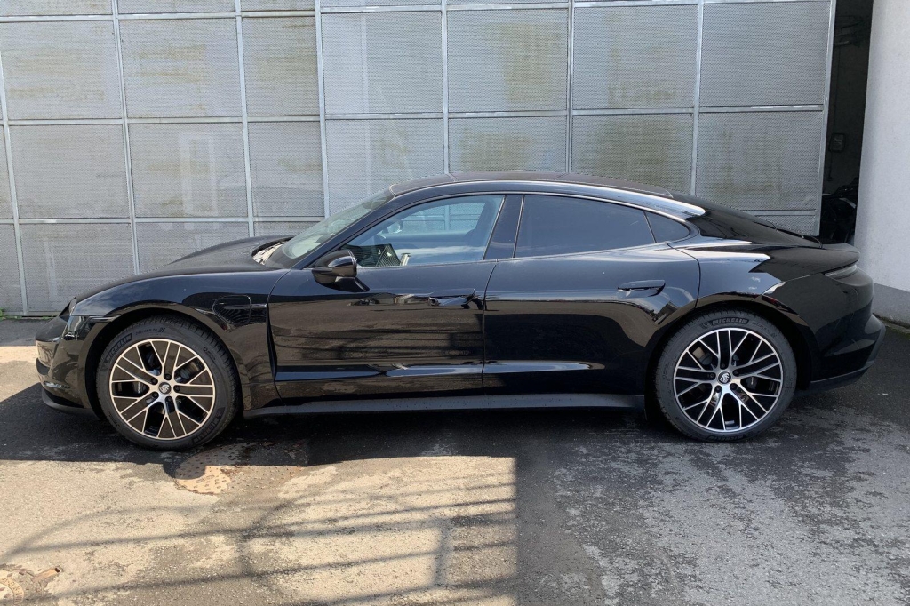 Porsche Taycan 2021 фото 6