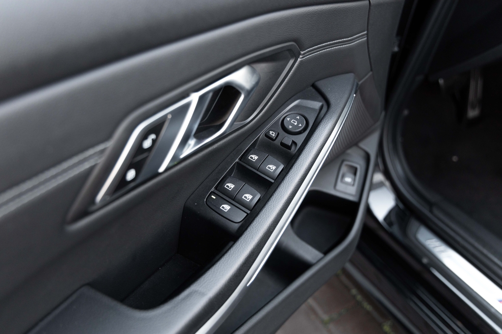 BMW 3 Series 320d 2019 фото BMW 3 Series 320d 2019 фото 13