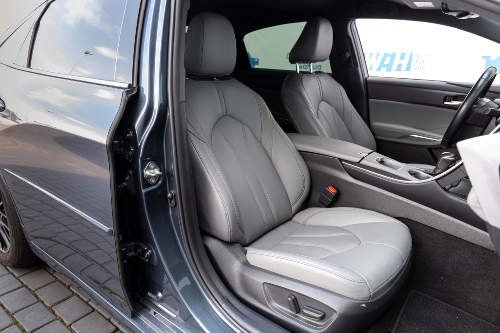 Toyota Avalon Hybrid 2020 photo 31