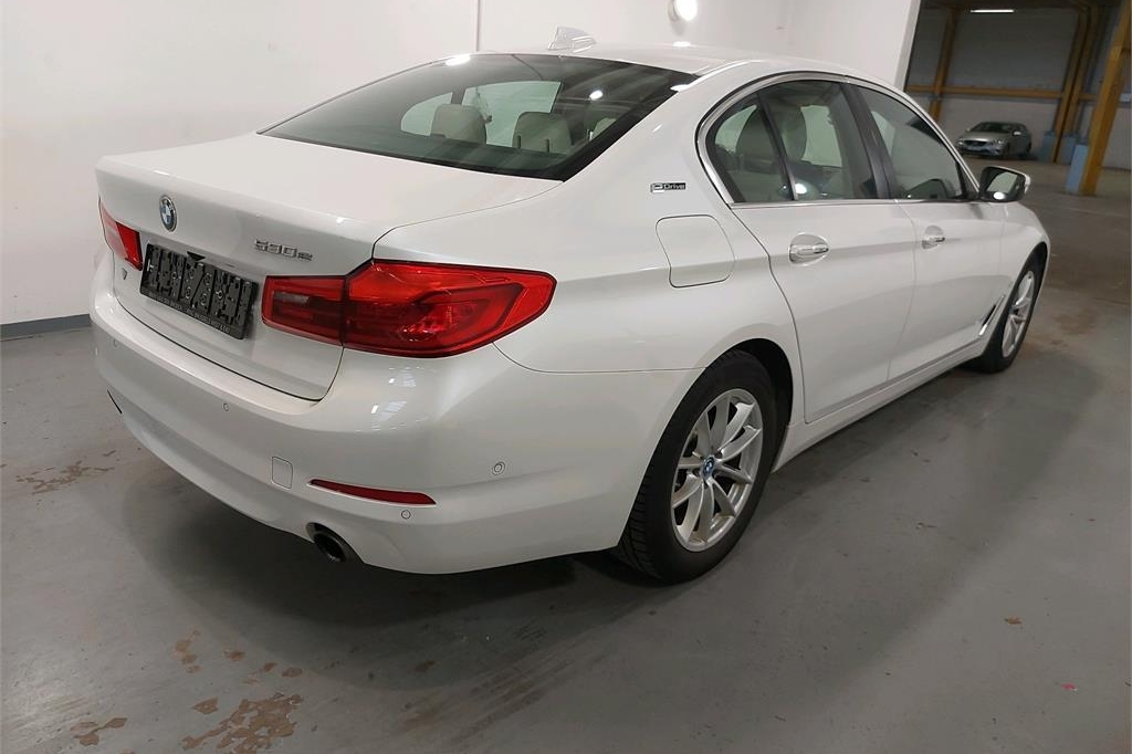 BMW 5 Series 2017 фото 3