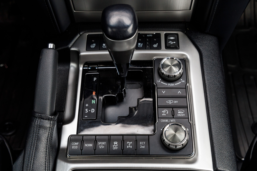 Toyota Land Cruiser 200 2018 photo 16