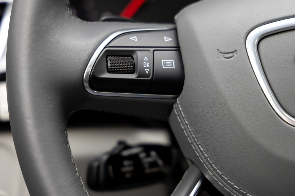 Audi A8 2014 photo 7