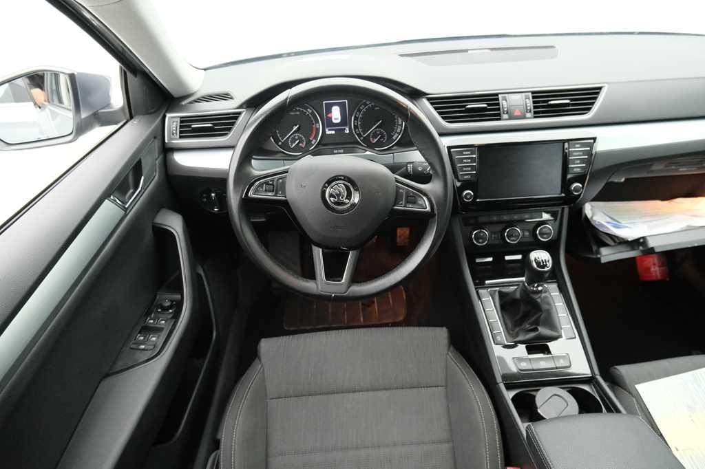Skoda Superb Combi 2017 фото 3