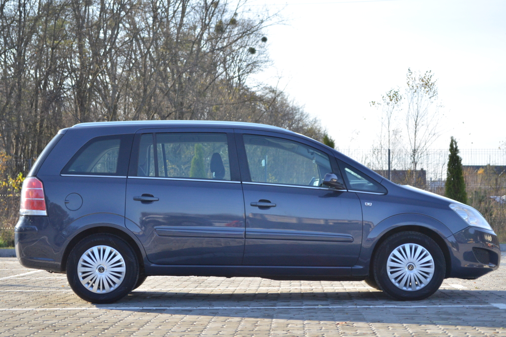 Opel Zafira фото 6