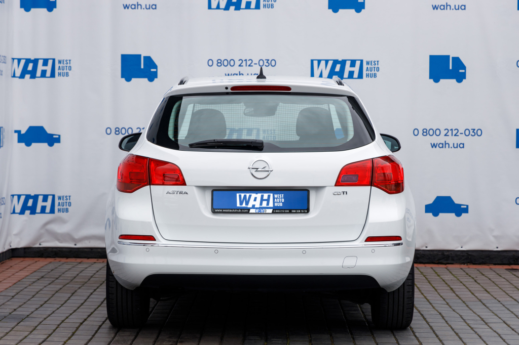 Opel Astra J Sports Tourer 2015 photo 4