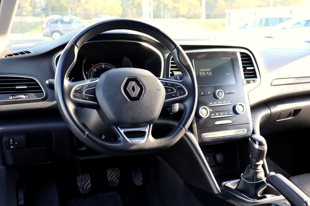 Renault Megane 2017 фото 29