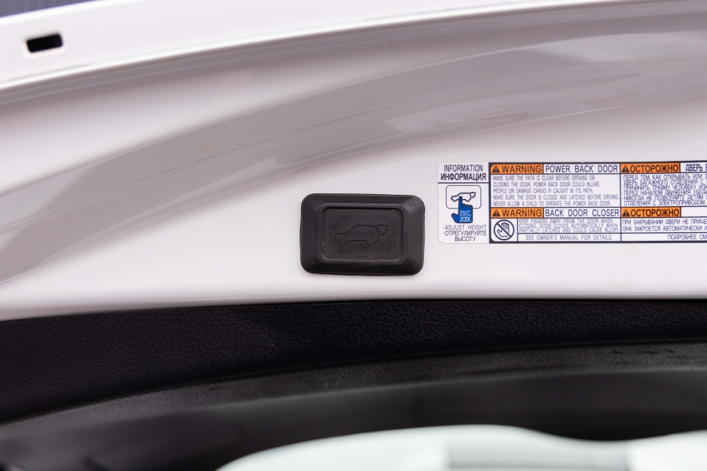 Toyota RAV4 Hybrid 2017 фото Toyota RAV4 Hybrid 2017 фото 30