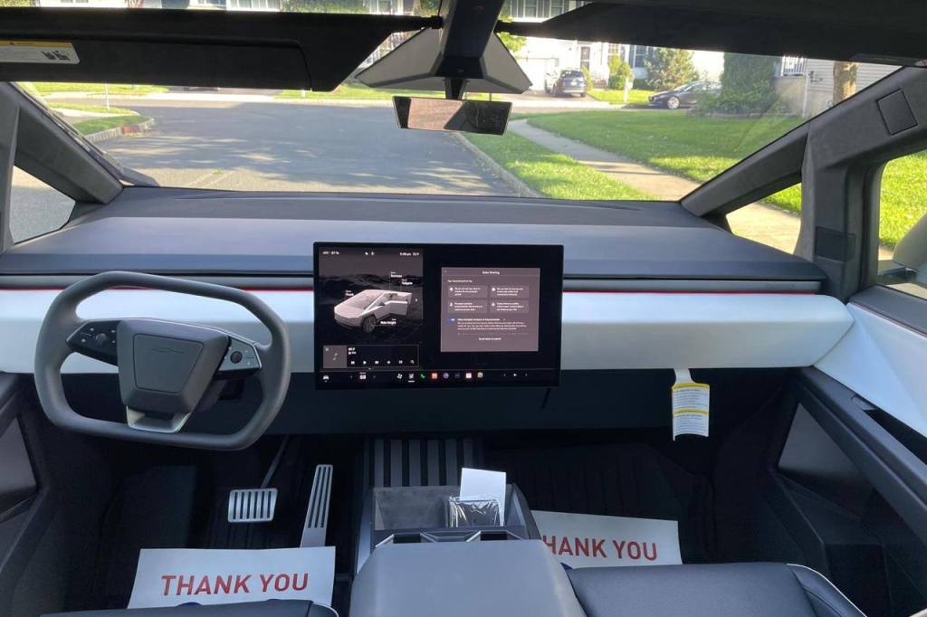 Tesla Cybertruck Dual Motor 120 kWh 2024 фото Tesla Cybertruck Dual Motor 120 kWh 2024 фото 17