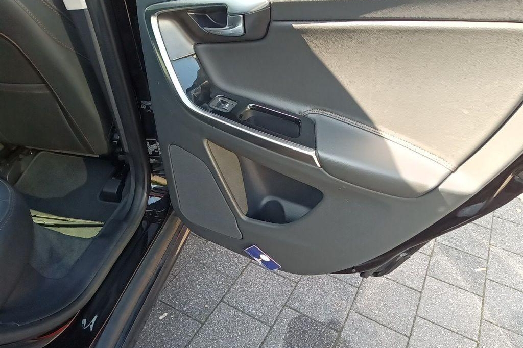 Volvo XC60 2017 фото 26