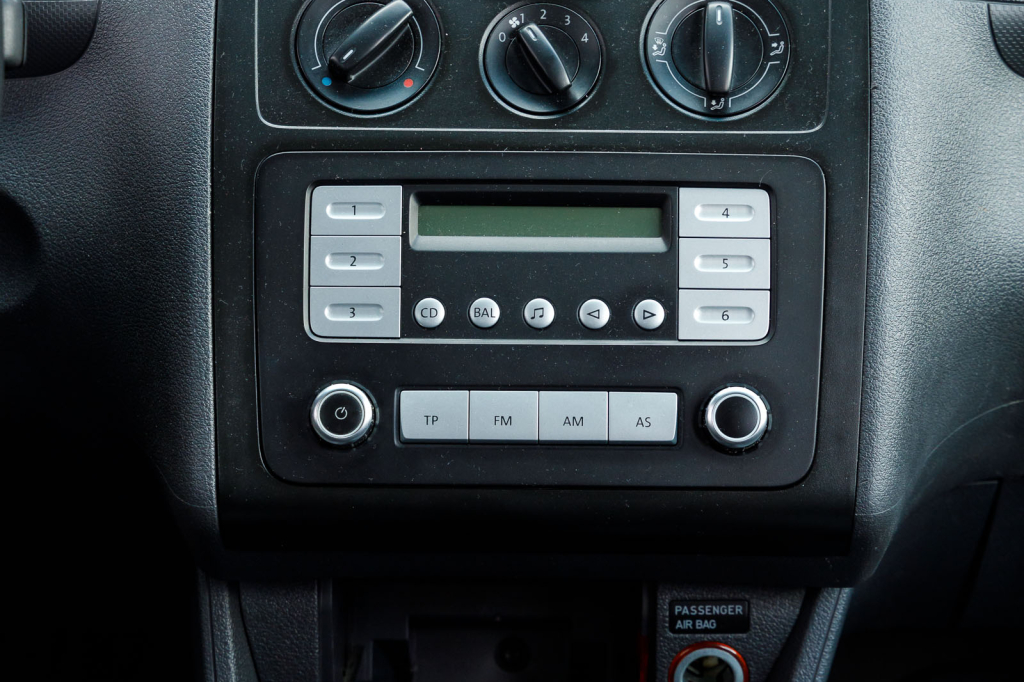 Volkswagen Caddy пасс. Life 2006 photo 17