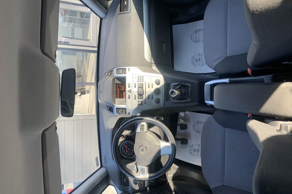 Opel Zafira фото 15