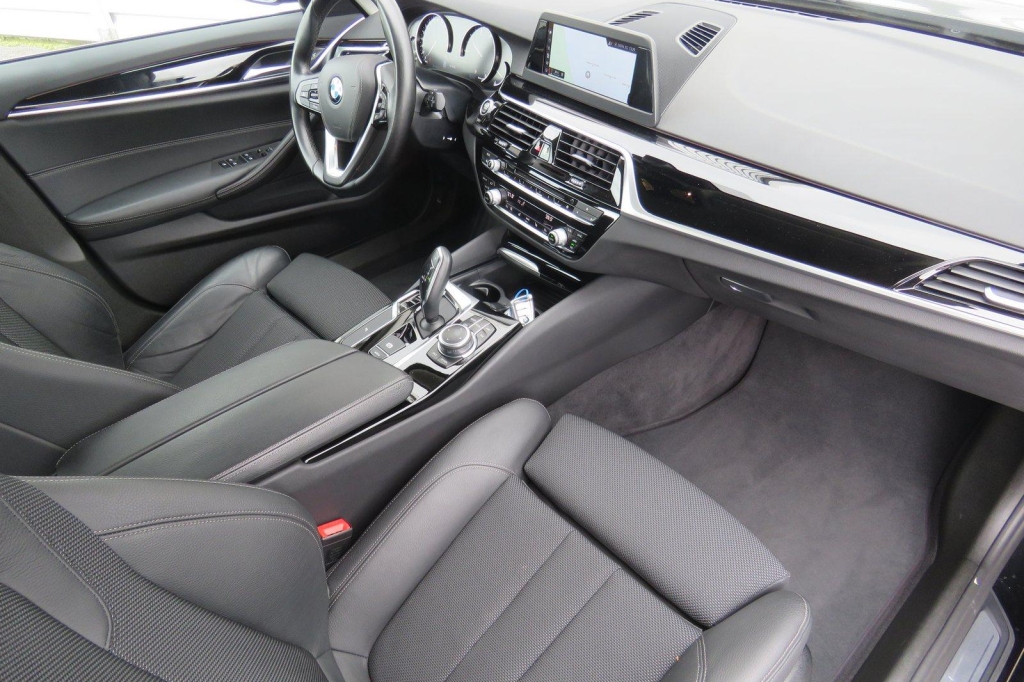 BMW 5er Touring 2019 photo 8