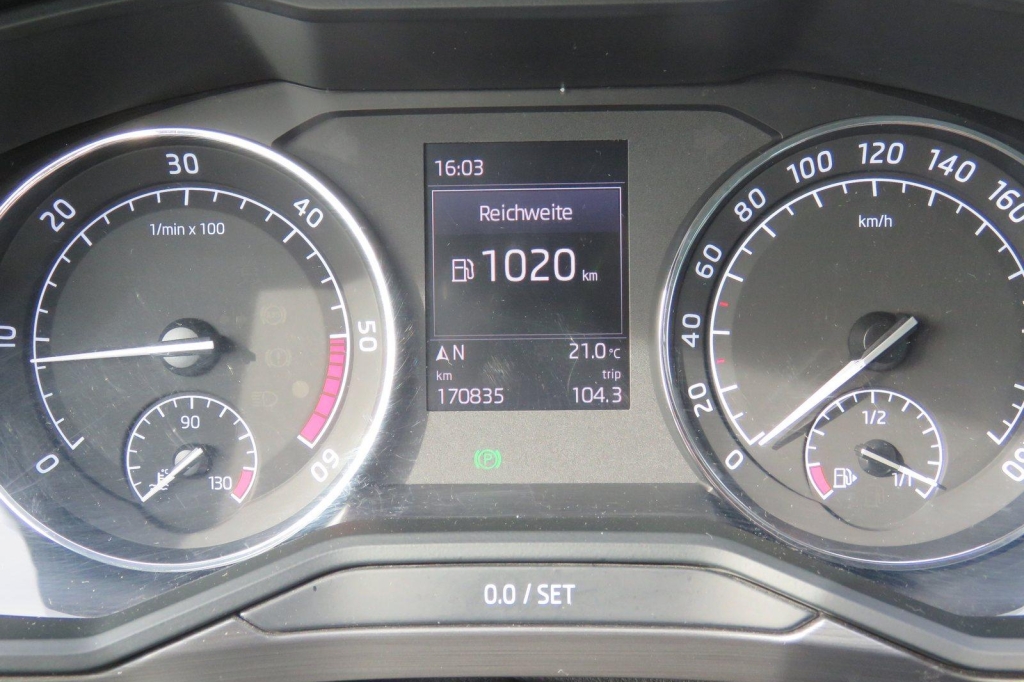 Skoda Superb Combi 2017 фото 5