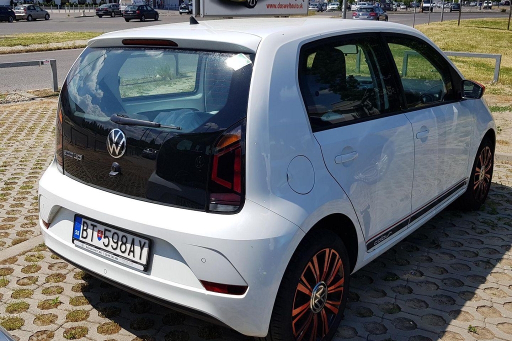 Volkswagen Up 2020 фото 1