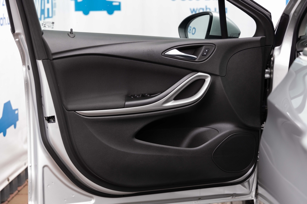 Opel Astra 2017 фото 11