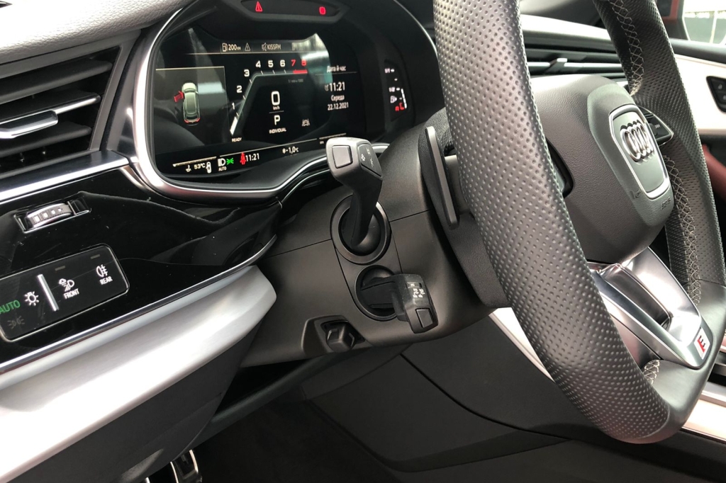 Audi SQ8 2021 фото 13