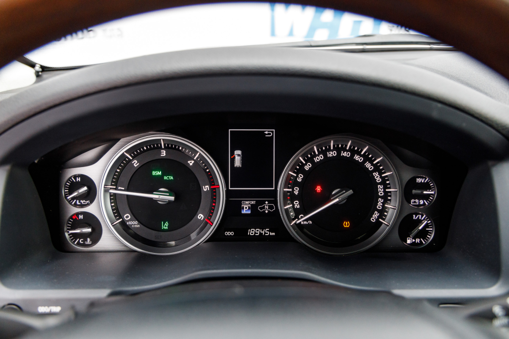 Toyota Land Cruiser 200 2018 photo 18