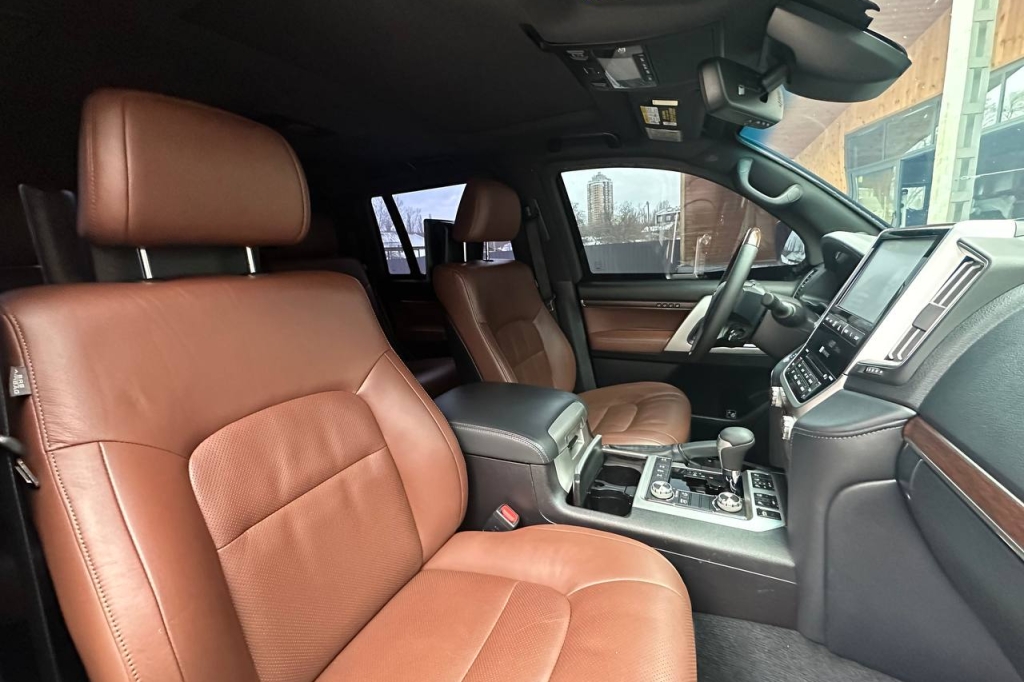 Toyota Land Cruiser 200 GUARD B6 2017 photo 14