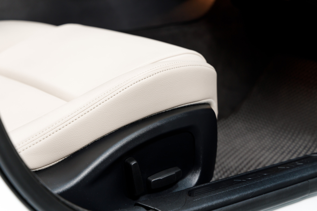 Jaguar XE 25T 2017 photo 33