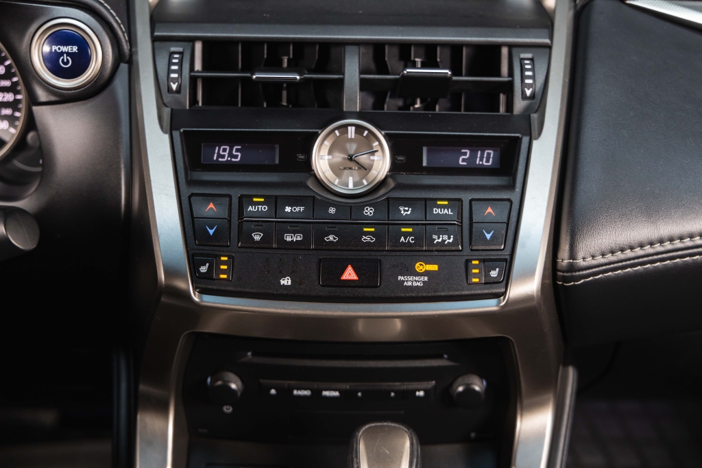 Lexus NX 300H 2016 фото Lexus NX 300H 2016 фото 23