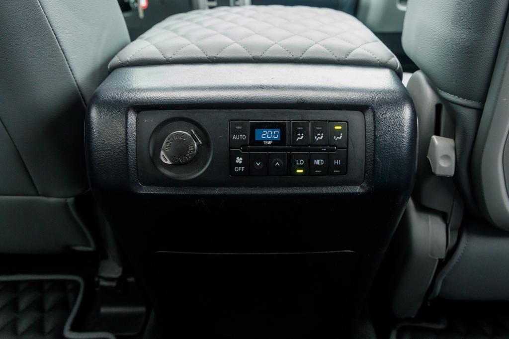 Toyota Sequoia SR5 2012 фото 24