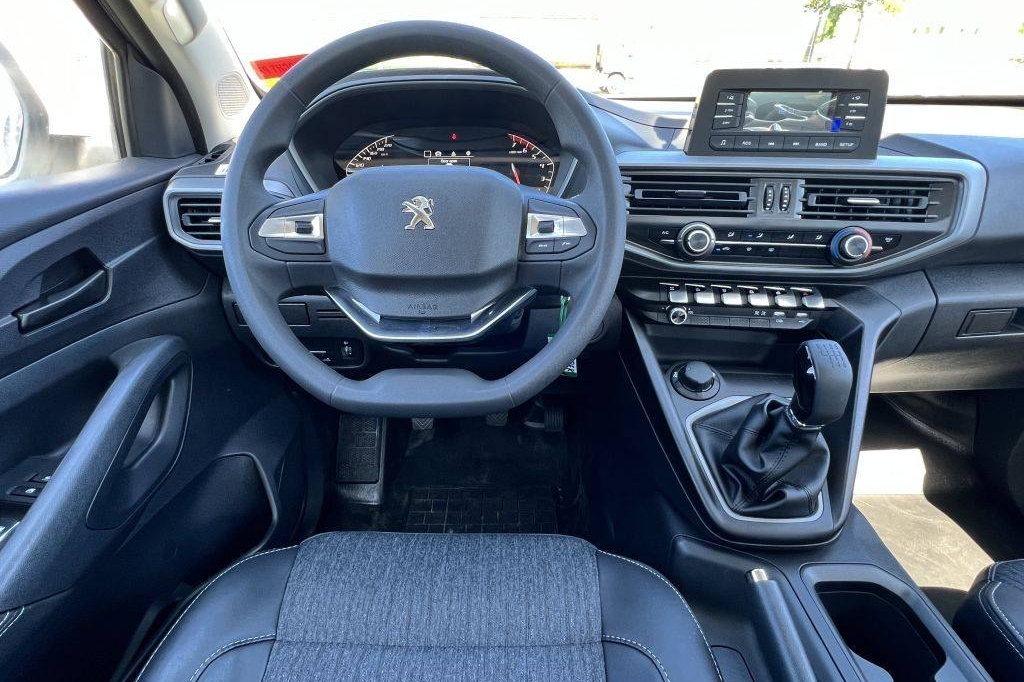 Peugeot Landtrek Double Cab 4x4 1.9L Diesel 6-Speed 2023 фото Peugeot Landtrek Double Cab 4x4 1.9L Diesel 6-Speed 2023 фото 14