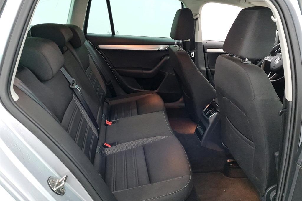 Skoda Octavia Combi 2017 фото 7