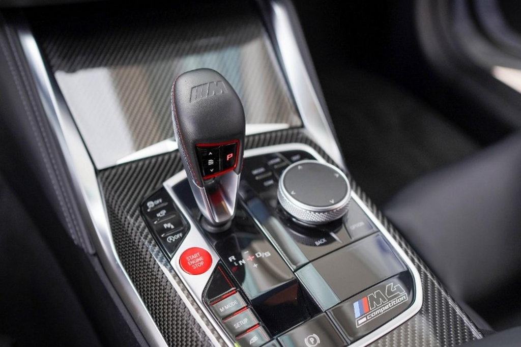 BMW M4 2021 фото 5